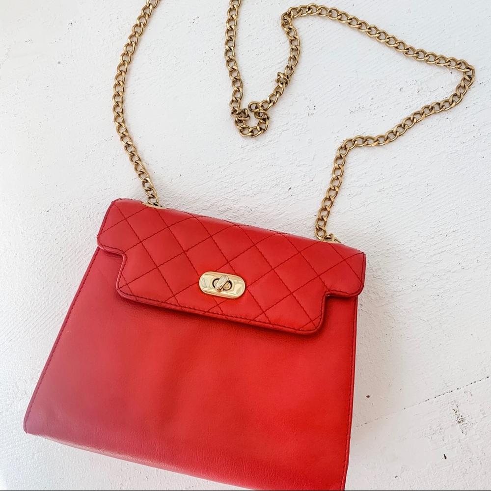 ❤️ Quilted Red Vintage Purse with Gold Chain Strap